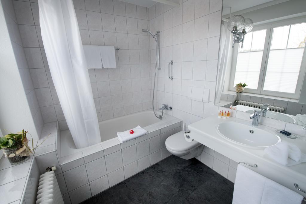 Gasthaus Zum Bahnhof Berg Luaran gambar